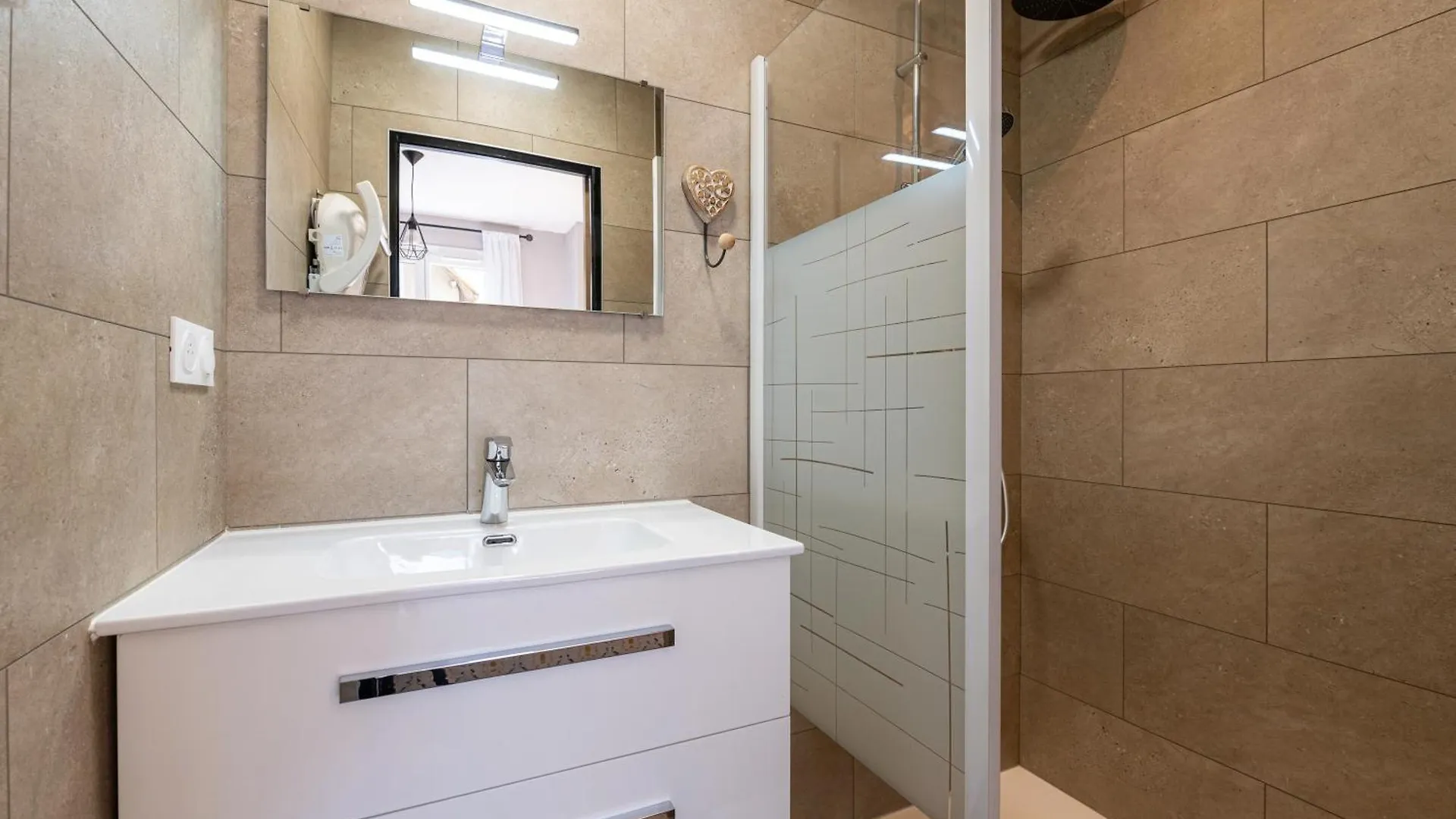 L' Edelweiss Apartment Saint-Etienne-de-Cuines 0*,  France